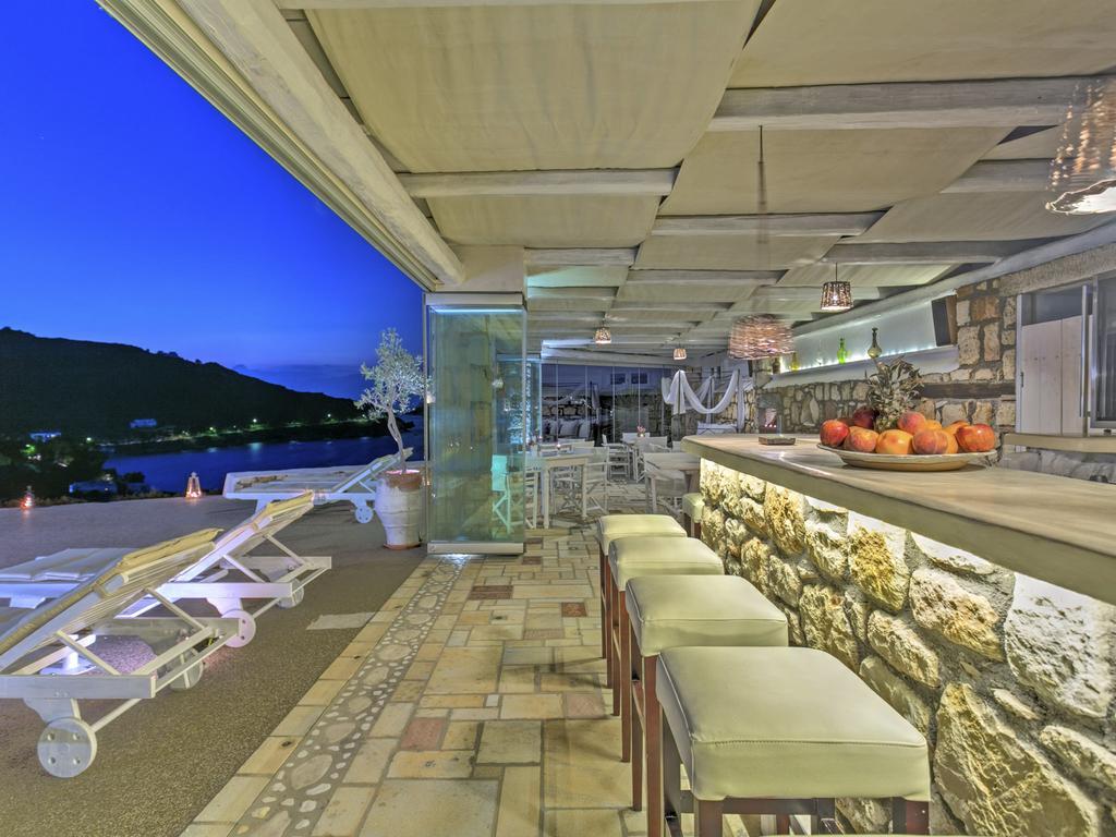 Eirini Luxury Hotel Villas Grikos Bay  ภายนอก รูปภาพ